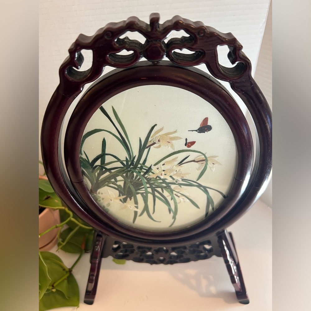 Exquisite Double-sided Suzhou Embroidery: Handcrafted w/intricate needlework.